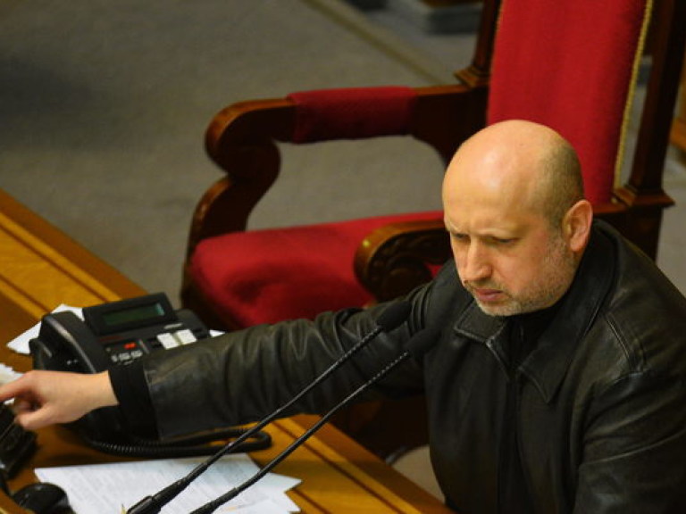 Турчинов поручил СБУ и ГПУ выяснить, как самопровозглашенный губернатор Луганской области выехал из Украины