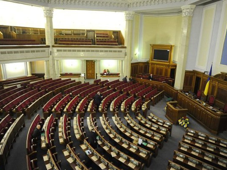 Из-за отсутствия парламентского большинства Рада не смогла принять 3 законопроекта
