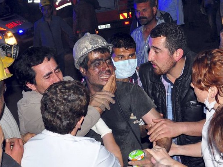 Турция: Поиск тел в шахте после взрыва завершен, число жертв возросло