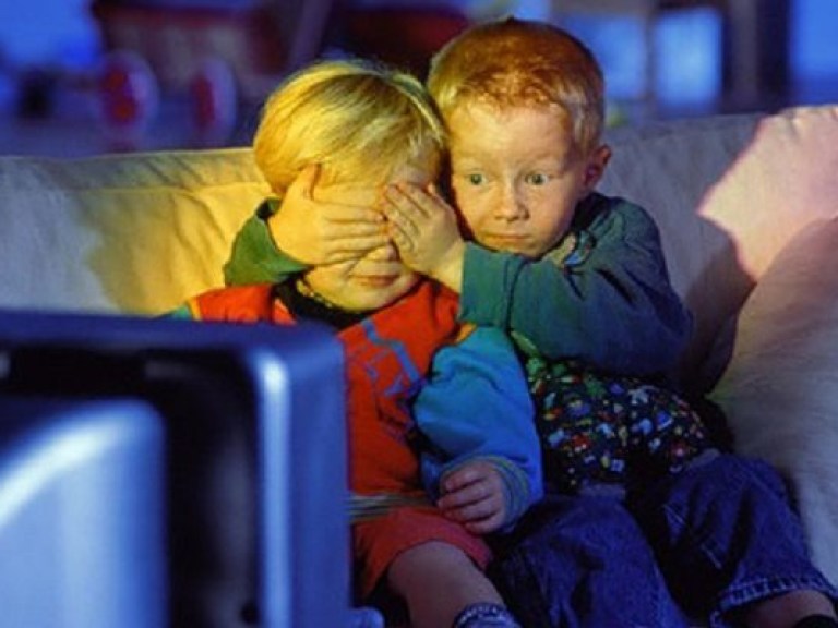 На телеэкранах появятся значки, предупреждающие об опасном для детской психики контенте