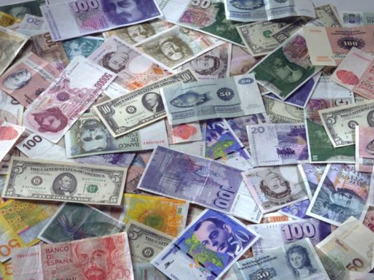 Спрос на наличную иностранную валюту продолжит падать — эксперт