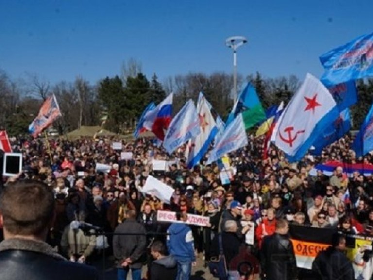 В Одессе на Куликовом поле проходит митинг сторонников федерализации