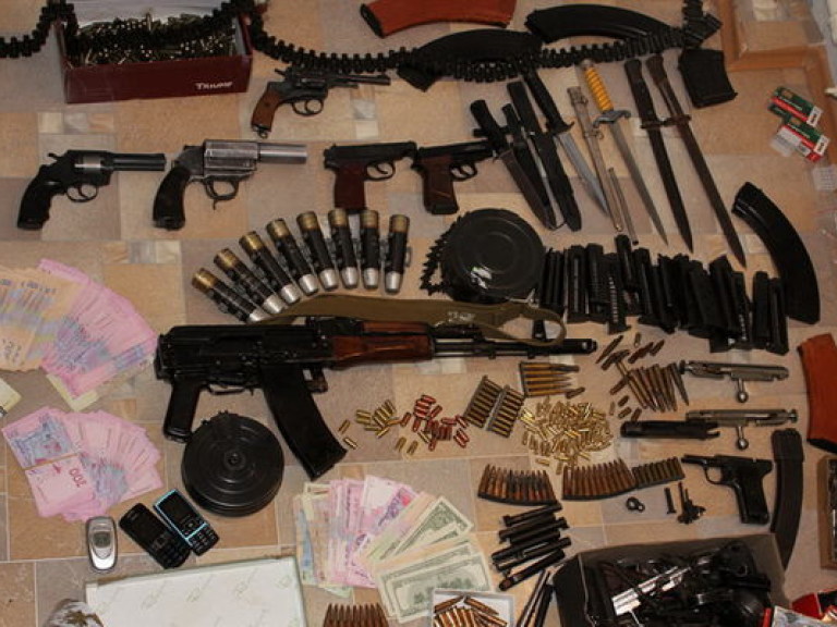 СБУ ликвидировала преступную группировку, которая поставляла оружие на восток Украины