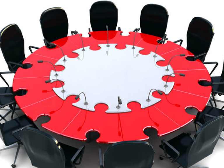 Власть организует «круглые столы» для собственной легитимизации &#8212; эксперт