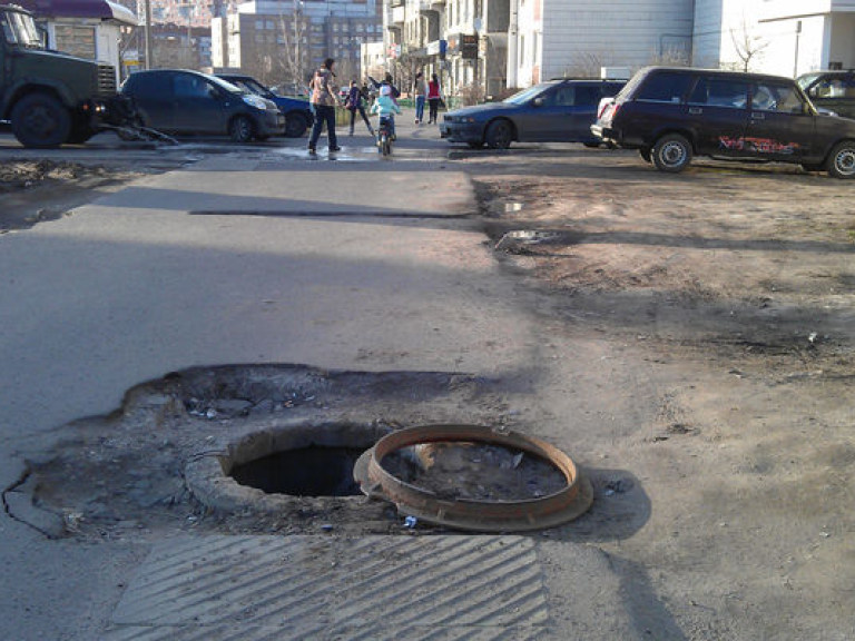 Дворников: за ближайшие полтора-два года киевские дороги можно привести в надлежащее состояние