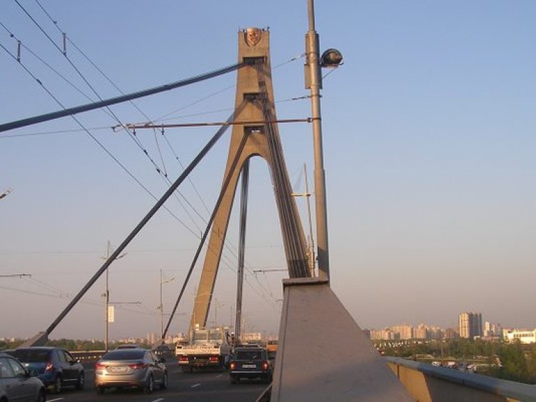 В субботу в Киеве опять частично перекроют Московский мост