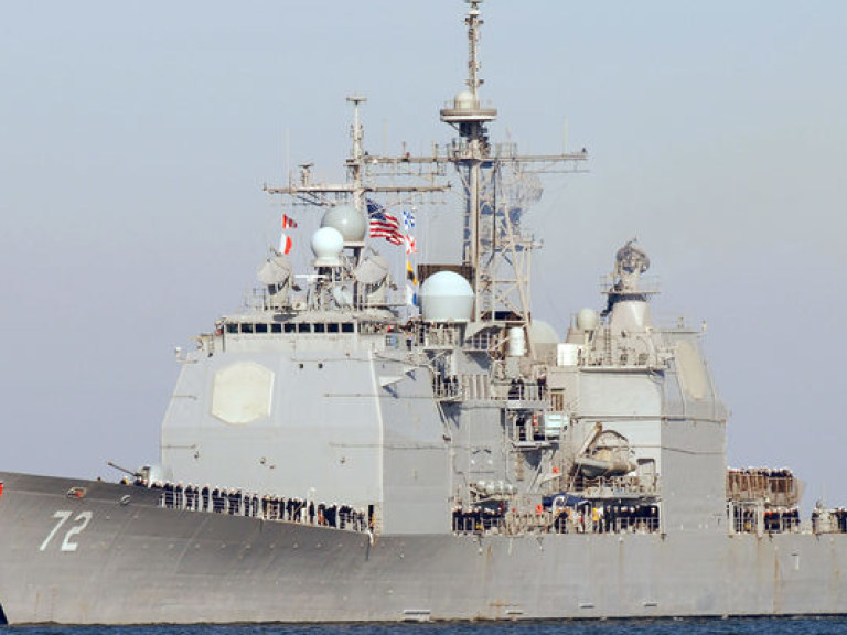 Американский ракетный крейсер Vella Gulf направляется в Черное море