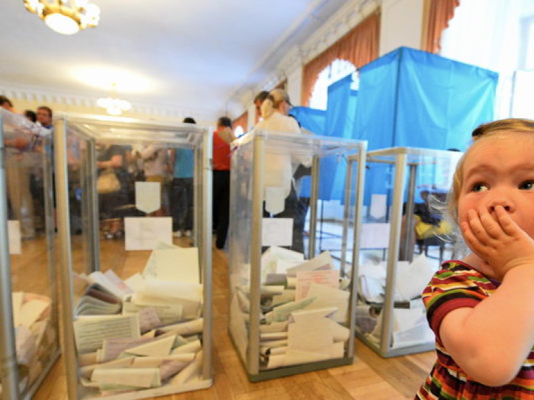 Некоторые участки в Киеве продолжили работу из-за значительного количества желающих проголосовать — МВД