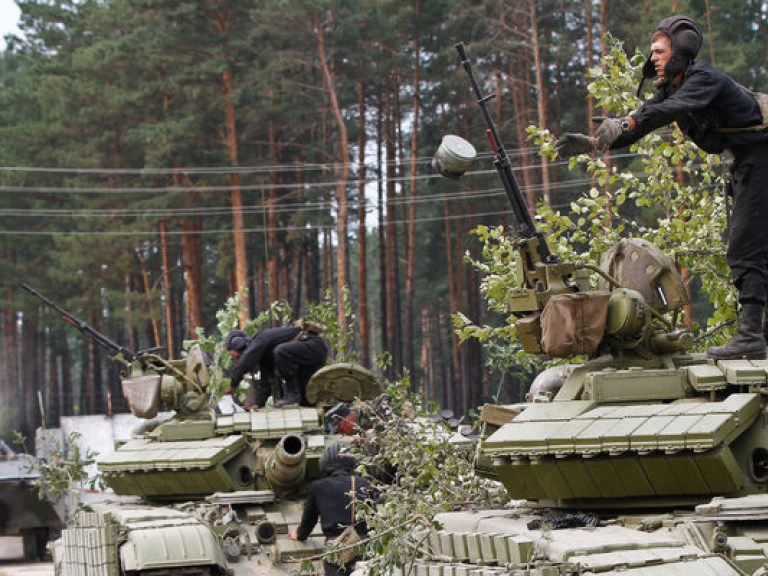 ЛНР: колонна украинской военной техники движется в Луганск