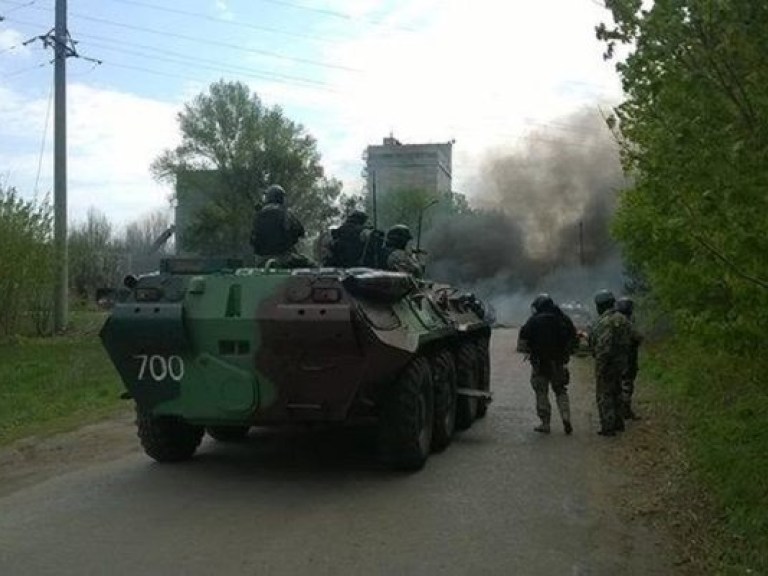 В Луганской области боевики ходят с оружием, захваченным россиянами в Крыму