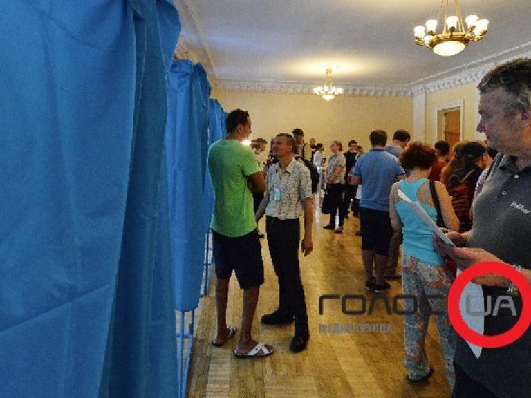 Эксперт: Люди голосовали не за Порошенко, а за мир и стабильность