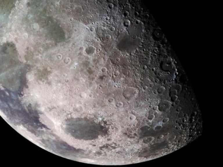 Американскими учеными обнаружена вода на Луне