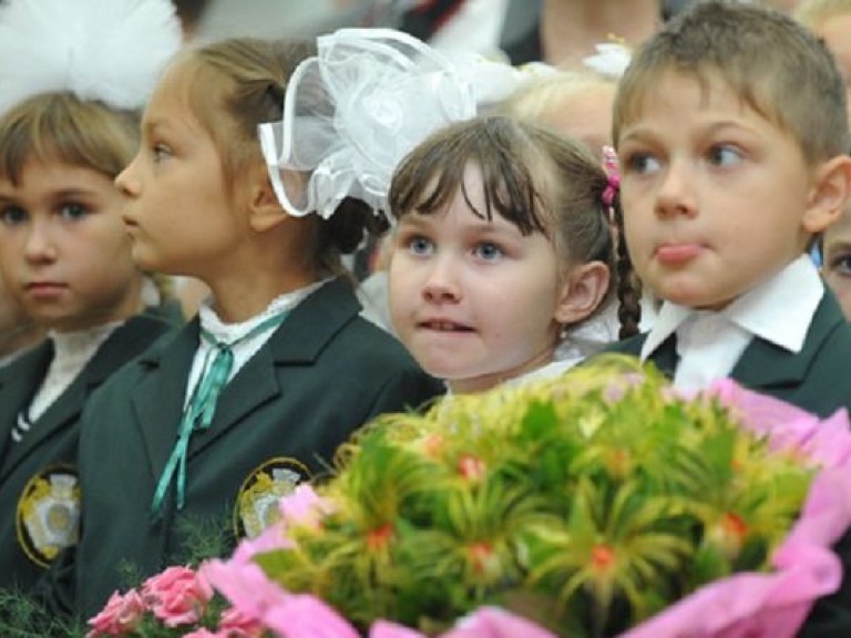 Сегодня в школах проходит Последний звонок, в Донецке &#8212; по сокращенной программе