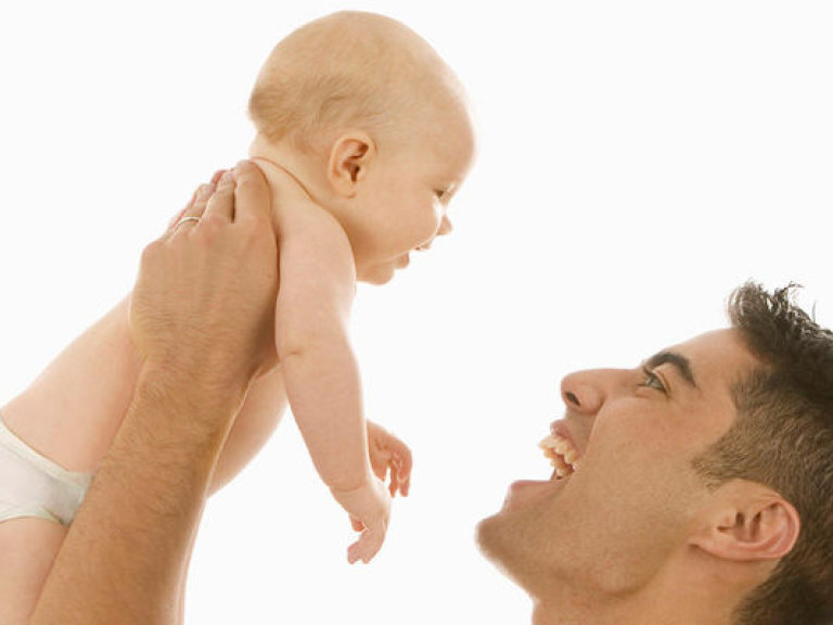 Ученые разгадали, почему первыми словами ребенка чаще бывают «мама» и «папа»