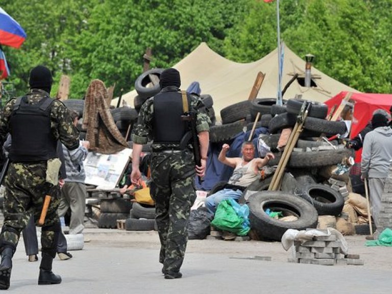 Из-за взрыва в Луганской ОГА погибли 2 человека: центр Луганска эвакуируют