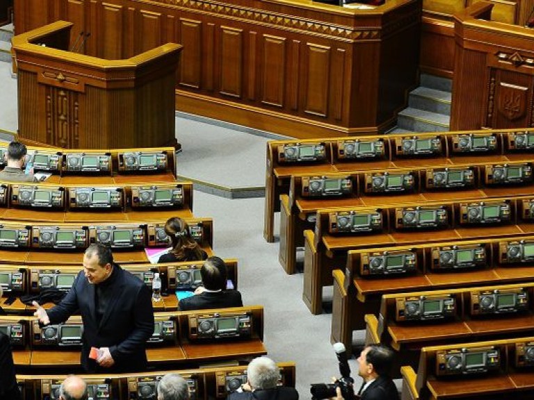 Эксперт назвал основные причины для роспуска парламента