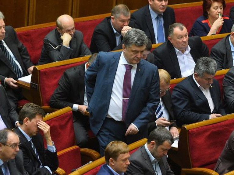 Оставляя действующий парламент, Порошенко может больше потерять, чем приобрести – Мусияка
