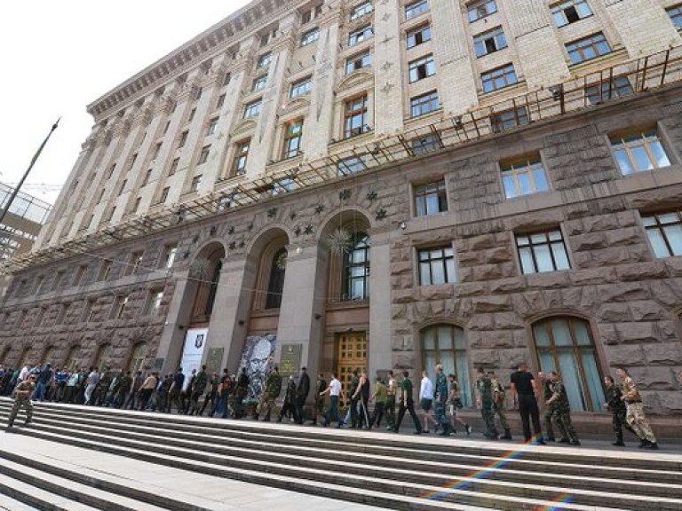 Киевсовет хочет рассмотреть организационные вопросы и переименовать улицу
