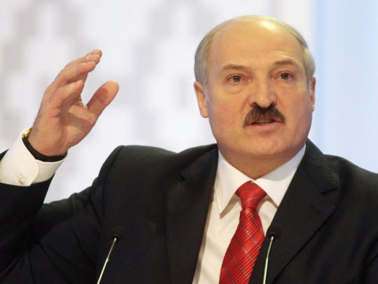 Лукашенко готов помочь &#171;вернуть&#187; Януковича в Украину