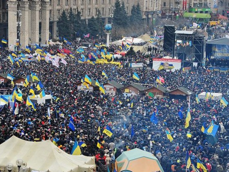 На Майдане ввели «сухой закон» и выгнали 150 тунеядцев