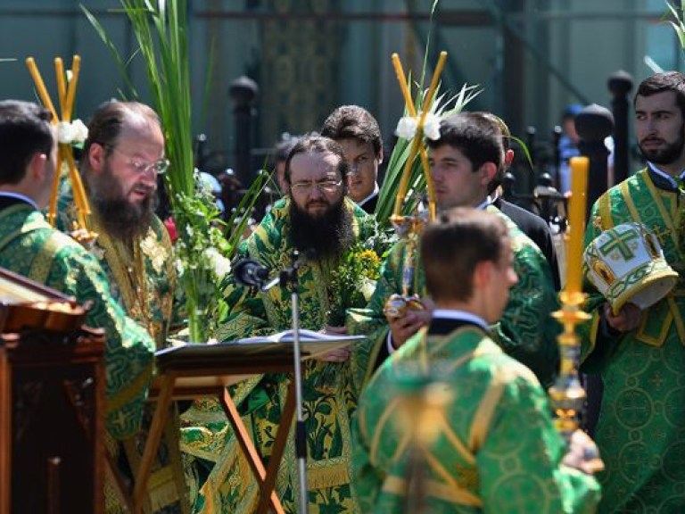 Как в Киеве Троицу празднуют