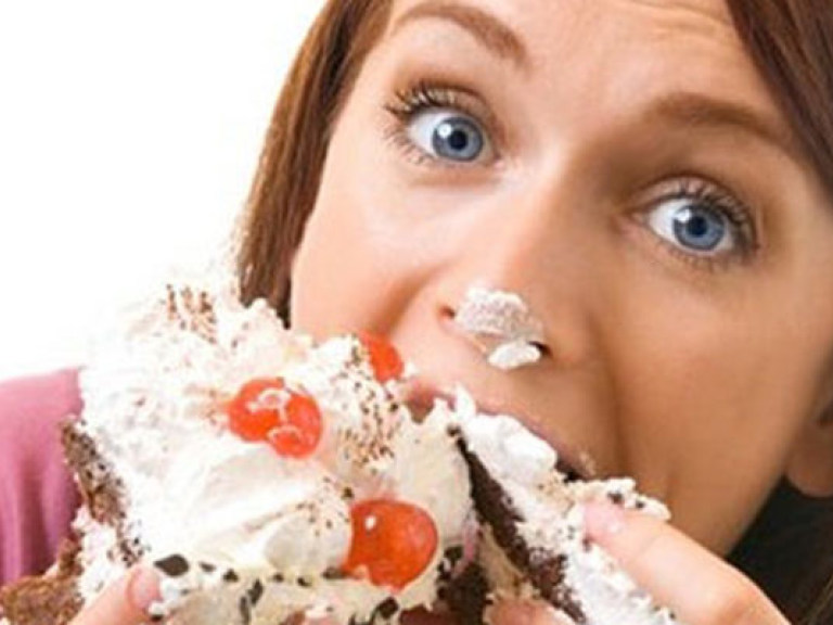 Ученые выяснили, почему во время стресса у людей проявляется тяга к сладкому