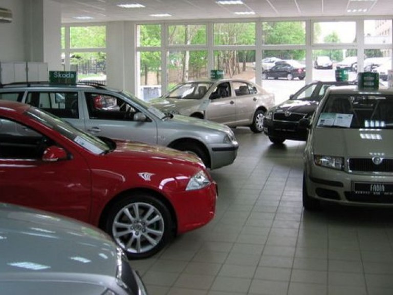 В минувшем году в Украине в розницу было продано более 206 тысяч автомобилей