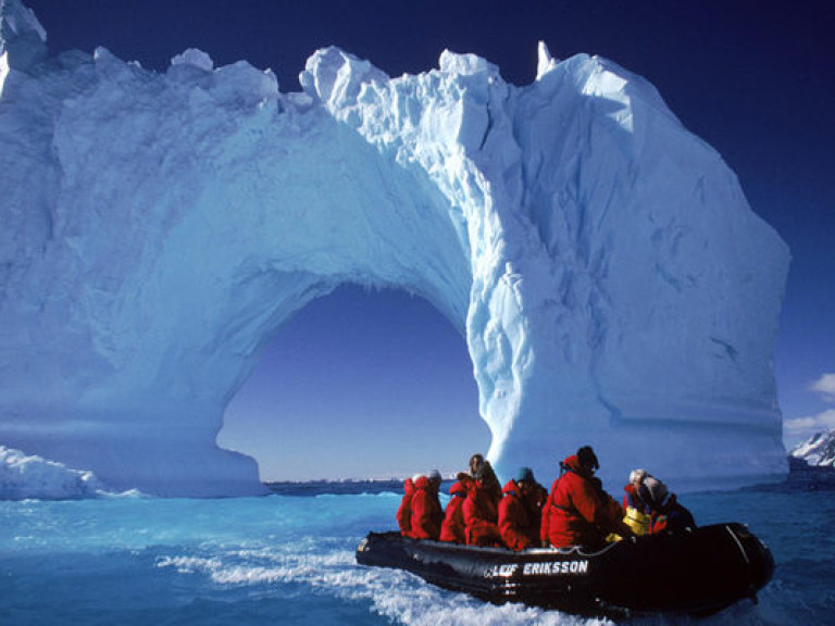 Под Антарктидой регистрируется деформация земной коры