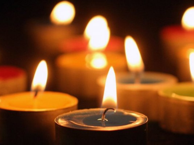 Во Львове молитвой и минутой молчания почтили память погибших военнослужащих