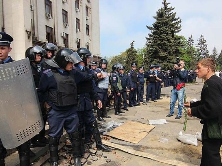 В Одессе во время пикета генконсульства России пострадал один человек, четверо задержаны &#8212; СМИ