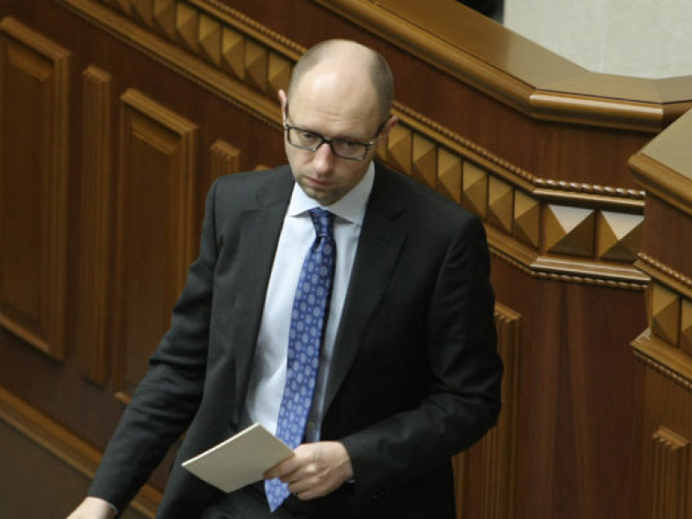 Яценюк попросился завтра выступить в парламенте