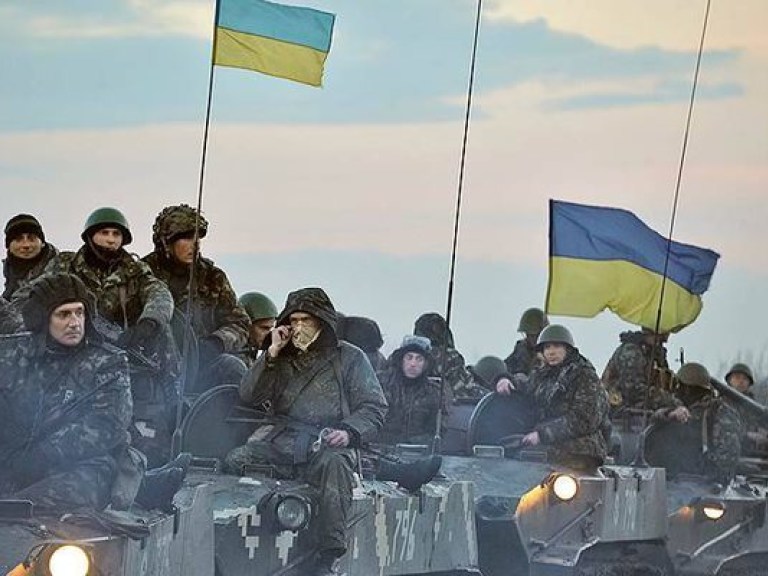 На Донбассе необходимо вводить военное положение – эксперт