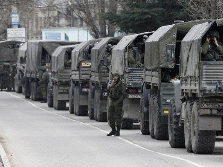 В Луганск вошла колонна танков и БТР с крымскими флагами (ВИДЕО)