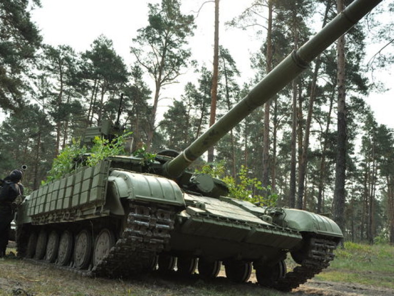 В Артемовске боевики штурмовали танковую часть у жилого массива