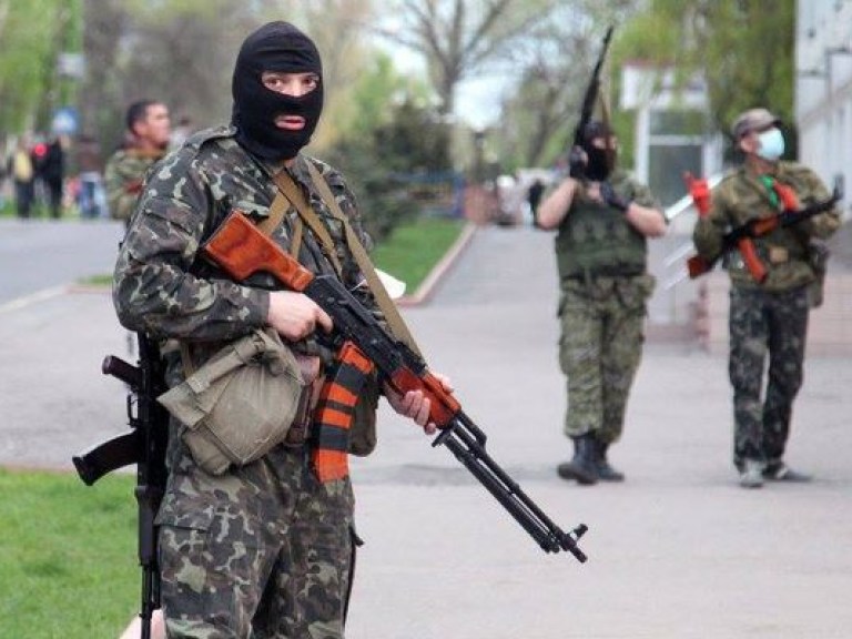 В Свердловске боевой снаряд попал в жилой дом, есть жертвы
