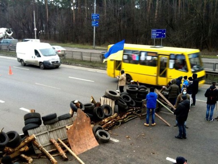 Жители поселка под Краматорском прогнали вооруженных боевиков и уничтожили блокпост