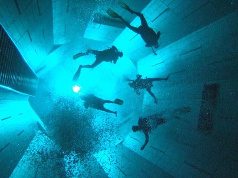 В Италии открыли самый глубокий бассейн в мире
