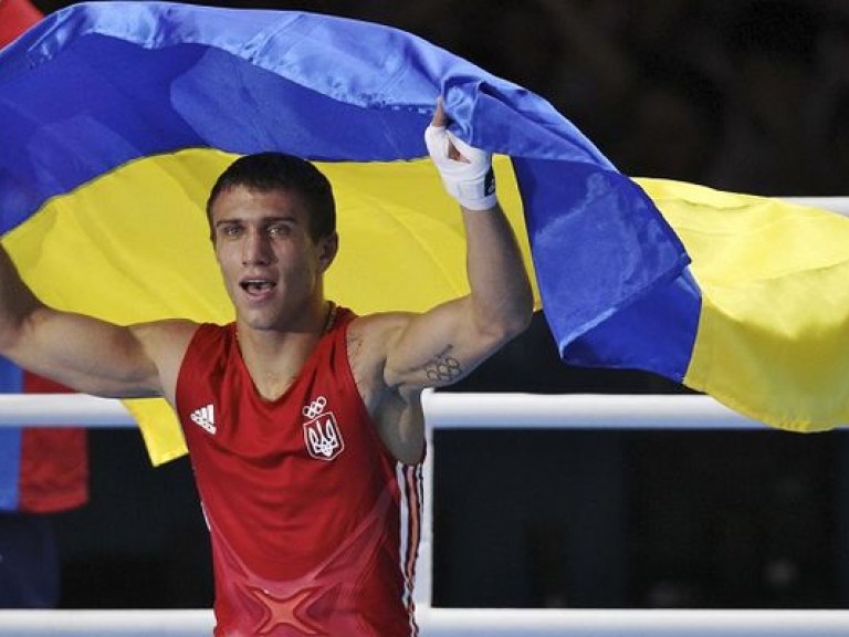 Украинец Василий Ломаченко выиграл Чемпионат мира по боксу по версии WBO в полулегком весе