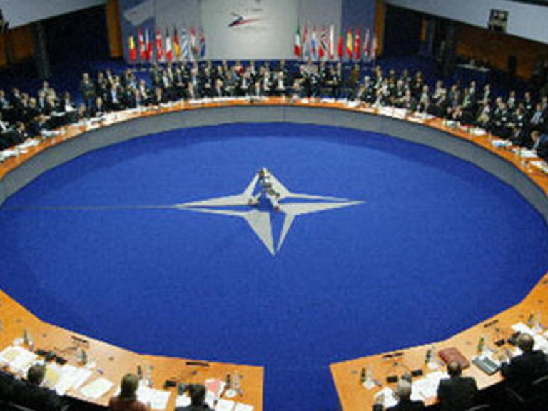 Главы внешнеполитических ведомств стран-членов НАТО согласуют пакет помощи Украине