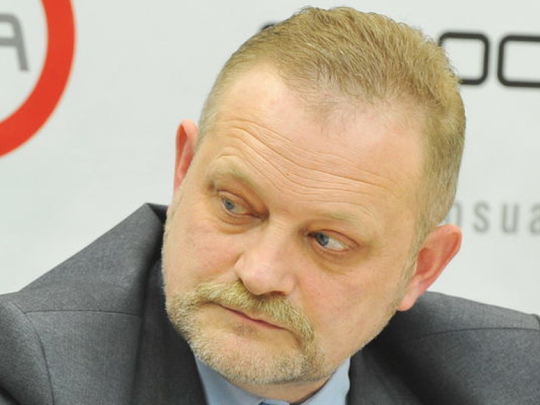 Политолог: Депутатов пытаются уговорить выйти из КПУ