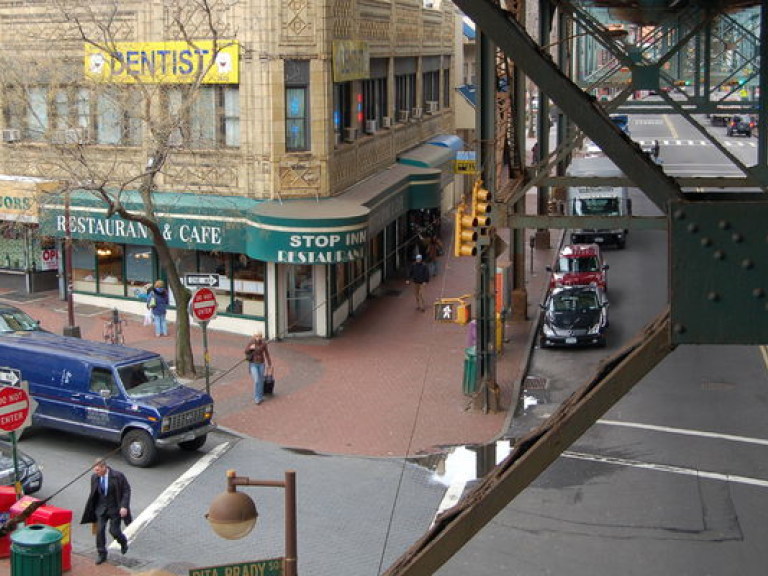 В Нью-Йорке появилась улица Сергея Довлатова