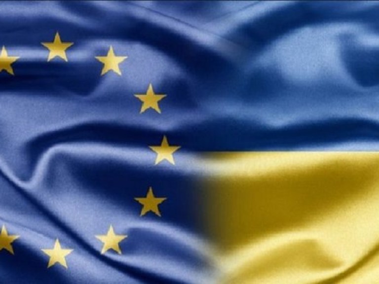 ЕС поддерживает курс Украины на децентрализацию власти