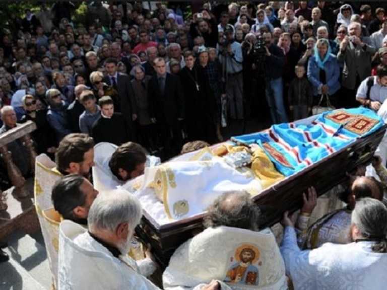 Порядок на похоронах Митрополита Киевского Владимира обеспечивают 500 милиционеров