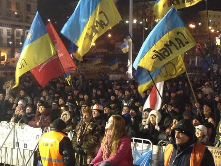 У власти находятся олигархи, взявшие себе в пособники банду, которую хотели изгнать на Майдане – Симоненко
