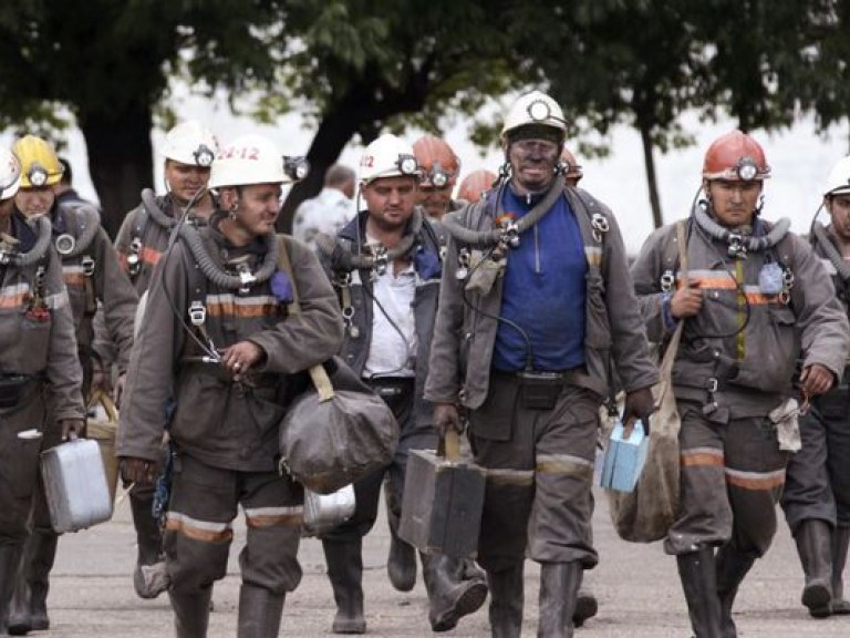 С шахты в аварийном порядке эвакуировали почти 278 горняков