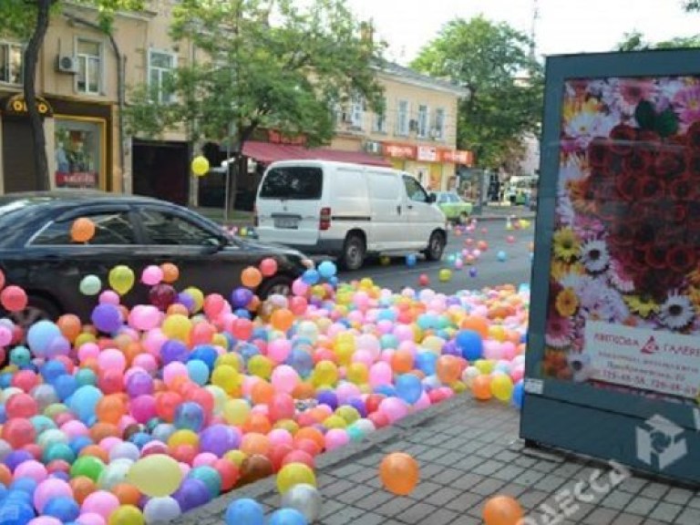 Сегодня Одессу накрыло проливным дождем из воздушных шариков