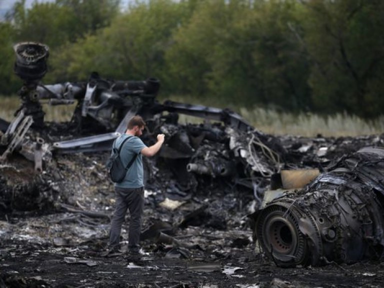 Интерпол и Европол будут помогать идентифицировать жертв авиакатастрофы на Донбассе