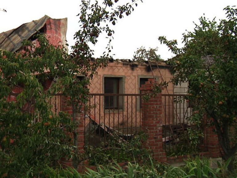 Жилые кварталы Луганска продолжают бомбить — очевидцы