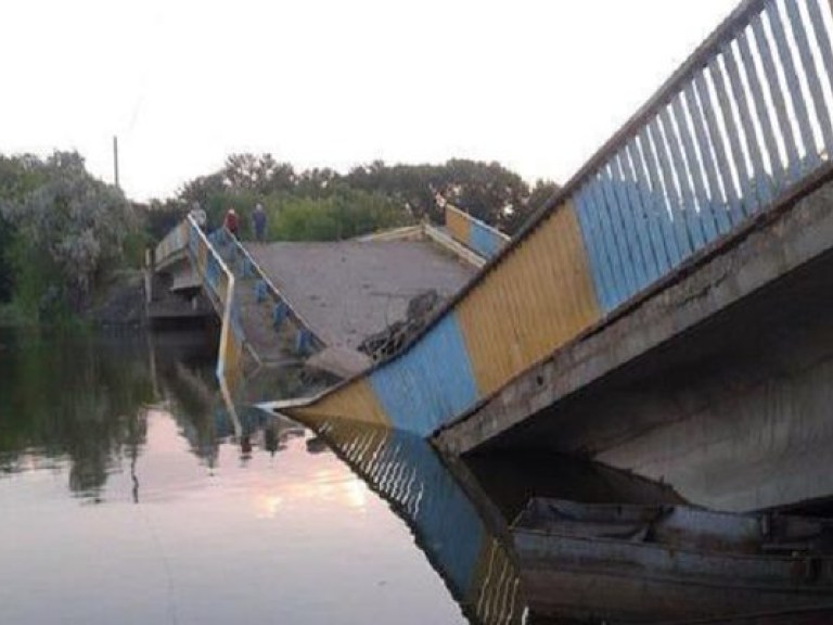 На Донбассе взорван еще один железнодорожный мост