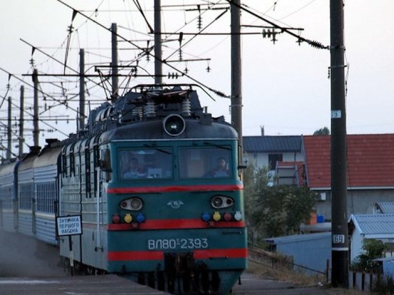 Вооруженные люди помешали восстановлению движения поездов